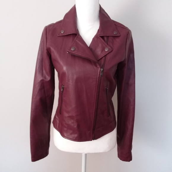 Forever 21 Jackets & Blazers - Forever 21 Burgandy Faux Leather Zippered Jacket